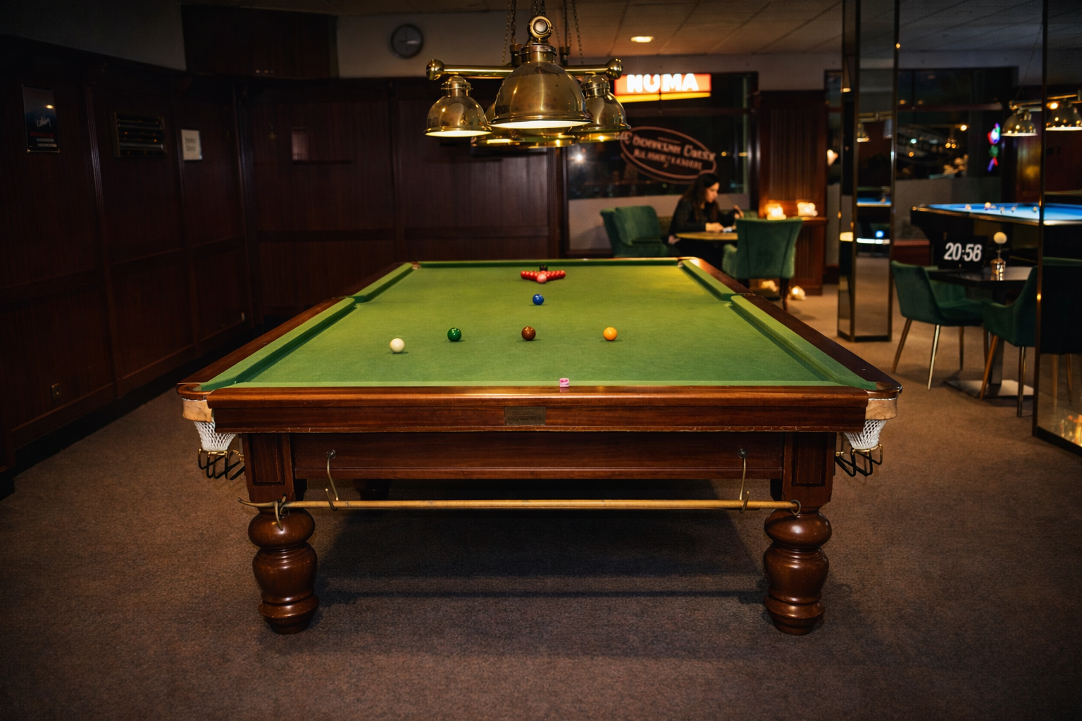 Snooker in Bergisch Gladbach bei Twenty-Nine – Snooker Tisch und Bar Atmosphäre